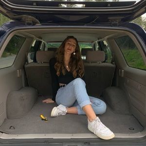 Meet your Posher, Maya